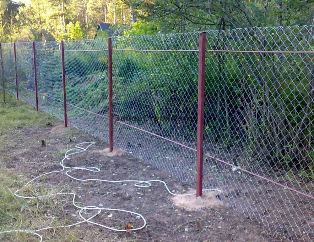 Забор из профнастила и сетки рабицы